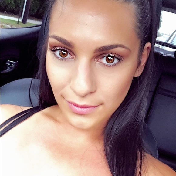 Meet your Posher, Jennifer - Picture 1 of 1